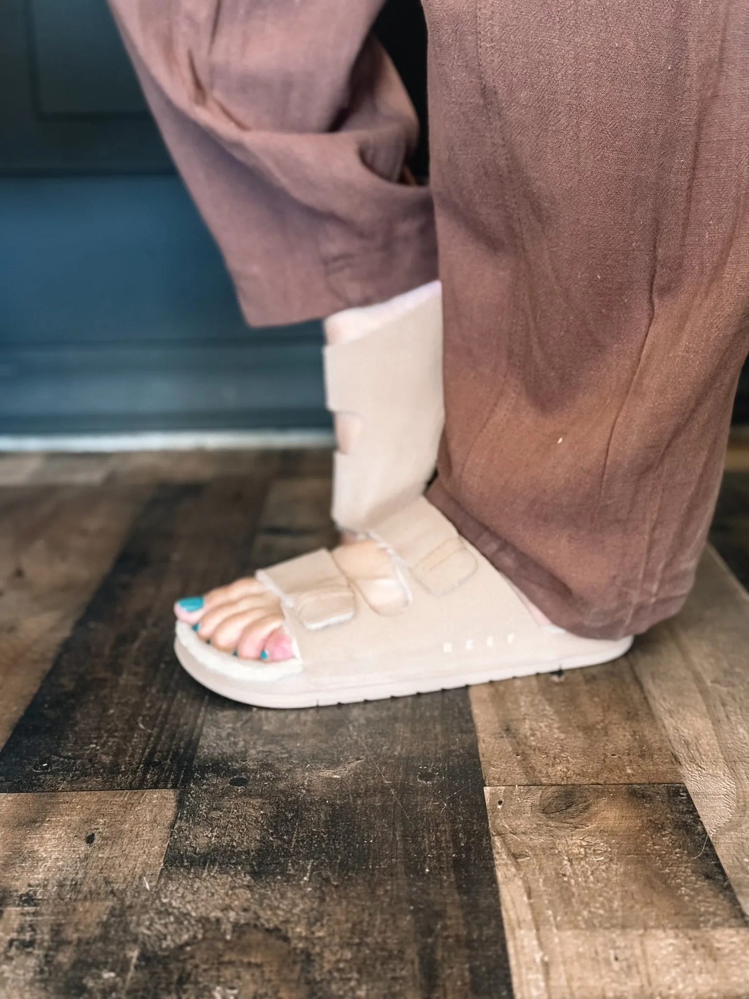 Reef Ojai Two Bar Cozy Slippers - Tan